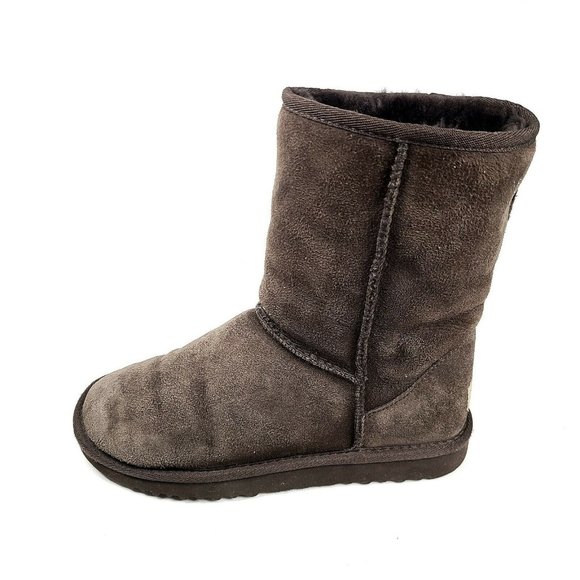 UGG Australia Classic Short Chocolate Winter Boots Women's Size 6 MSRP $170 - Picture 1 of 7